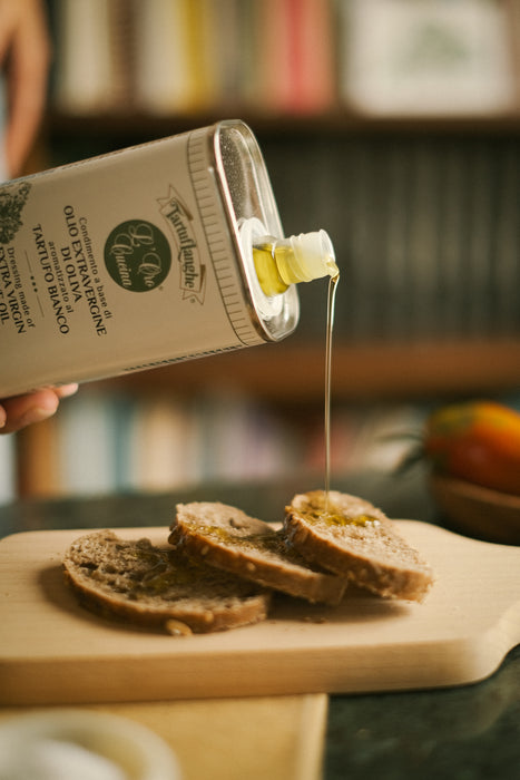 ORO IN CUCINA®: Dressing based on EXTRA VIRGIN OLIVE OIL flavored with white truffle 250ml