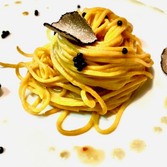 Tagliolini all’uovo con farina senatori cappelli, cotti in H2O di tartufo, con perle e scaglie di tartufo – Chef Valerio Centofanti